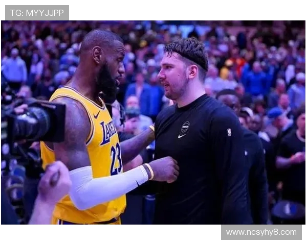 安东尼·戴维斯在湖人与詹姆斯的组合中展示攻防一体的统治力